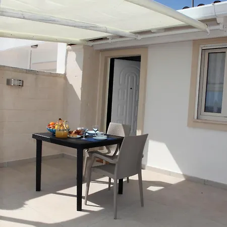 Apartman Pino With Shared Pool Torre Lapillo
