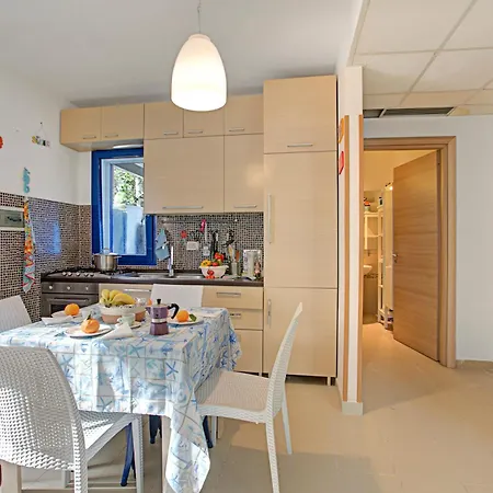 Apartman Pino With Shared Pool Torre Lapillo