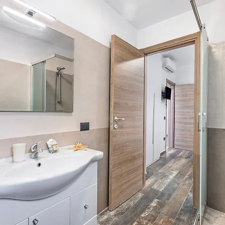 Pino With Shared Pool Apartman