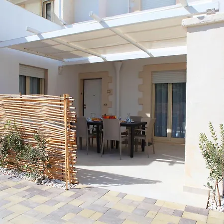 Apartman Pino With Shared Pool Torre Lapillo