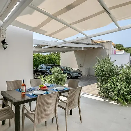 Apartman Pino With Shared Pool