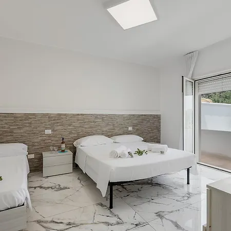 Apartman Pino With Shared Pool Torre Lapillo