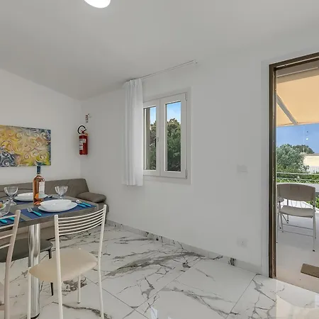 Apartman Pino With Shared Pool Torre Lapillo