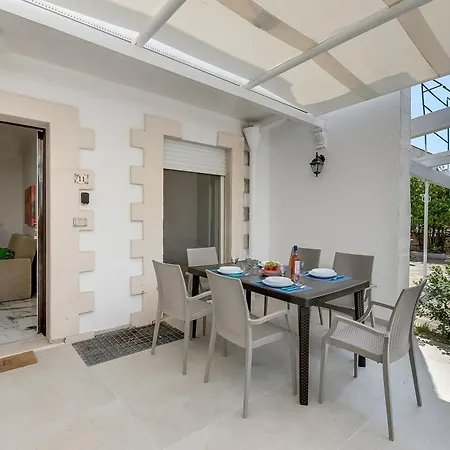Apartman Pino With Shared Pool