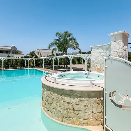 Pino With Shared Pool Apartman Torre Lapillo