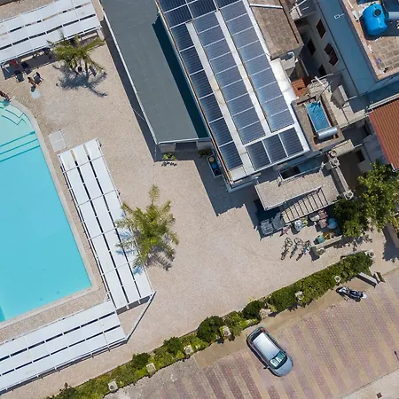 Apartman Pino With Shared Pool