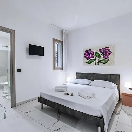 Pino With Shared Pool Apartman *
