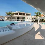 Pino With Shared Pool Apartment