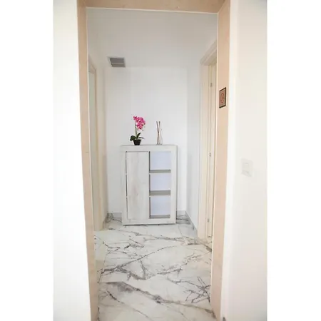 Pino With Shared Pool - Happy Apartment