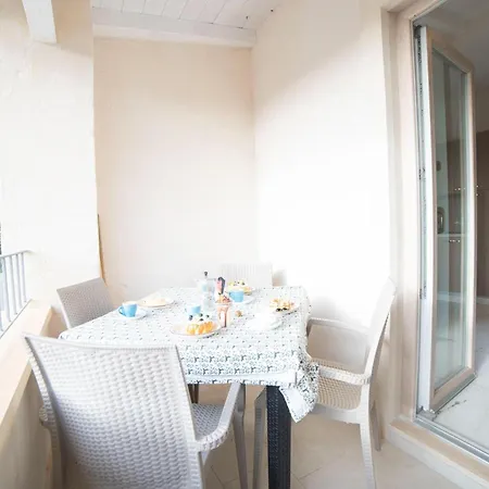 Pino With Shared Pool - Happy Apartment Torre Lapillo