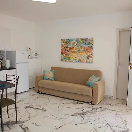 Apartment Pino With Shared Pool - Happy