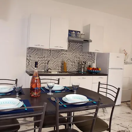 Pino With Shared Pool - Happy Apartment Torre Lapillo