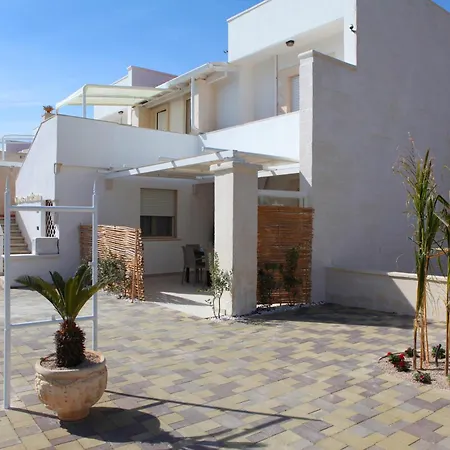 Pino With Shared Pool - Happy Torre Lapillo