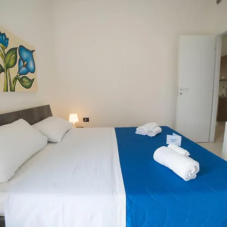 Pino With Shared Pool - Happy Apartment Torre Lapillo