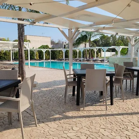 公寓 Pino With Shared Pool