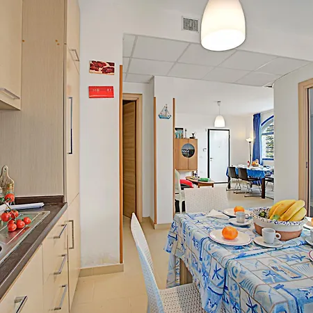 Pino With Shared Pool - Happy Apartment