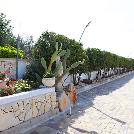 Pino With Shared Pool Apartament *