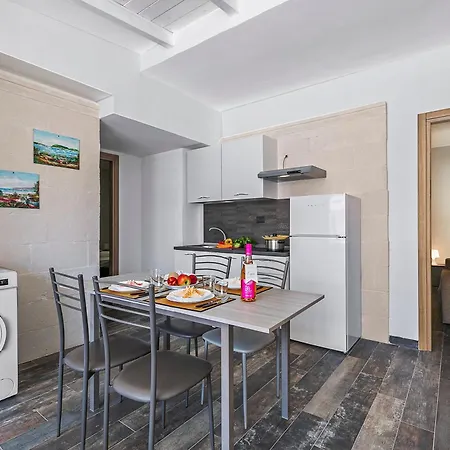 Apartament Pino With Shared Pool