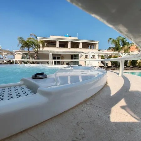 Pino With Shared Pool Apartament