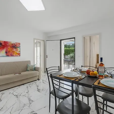 Pino With Shared Pool Apartament *