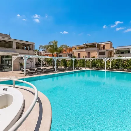 Pino With Shared Pool Torre Lapillo