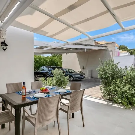 Pino With Shared Pool Appartement Torre Lapillo