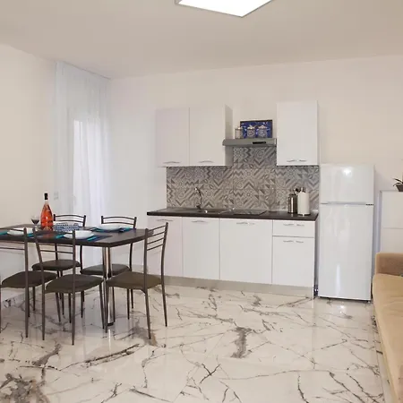 Appartement Pino With Shared Pool Torre Lapillo