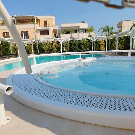 Pino With Shared Pool Torre Lapillo