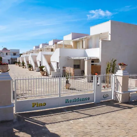 Pino With Shared Pool Appartement *