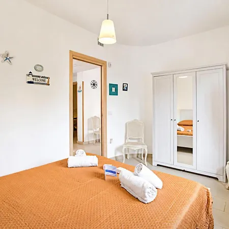 Pino With Shared Pool Appartement *