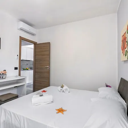 Appartement Pino With Shared Pool